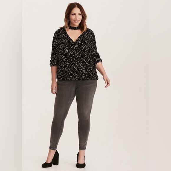 Torrid Black White Polka Dot Chiffon Mock Neck V-Neckline Surplice Blouse - Picture 2 of 7